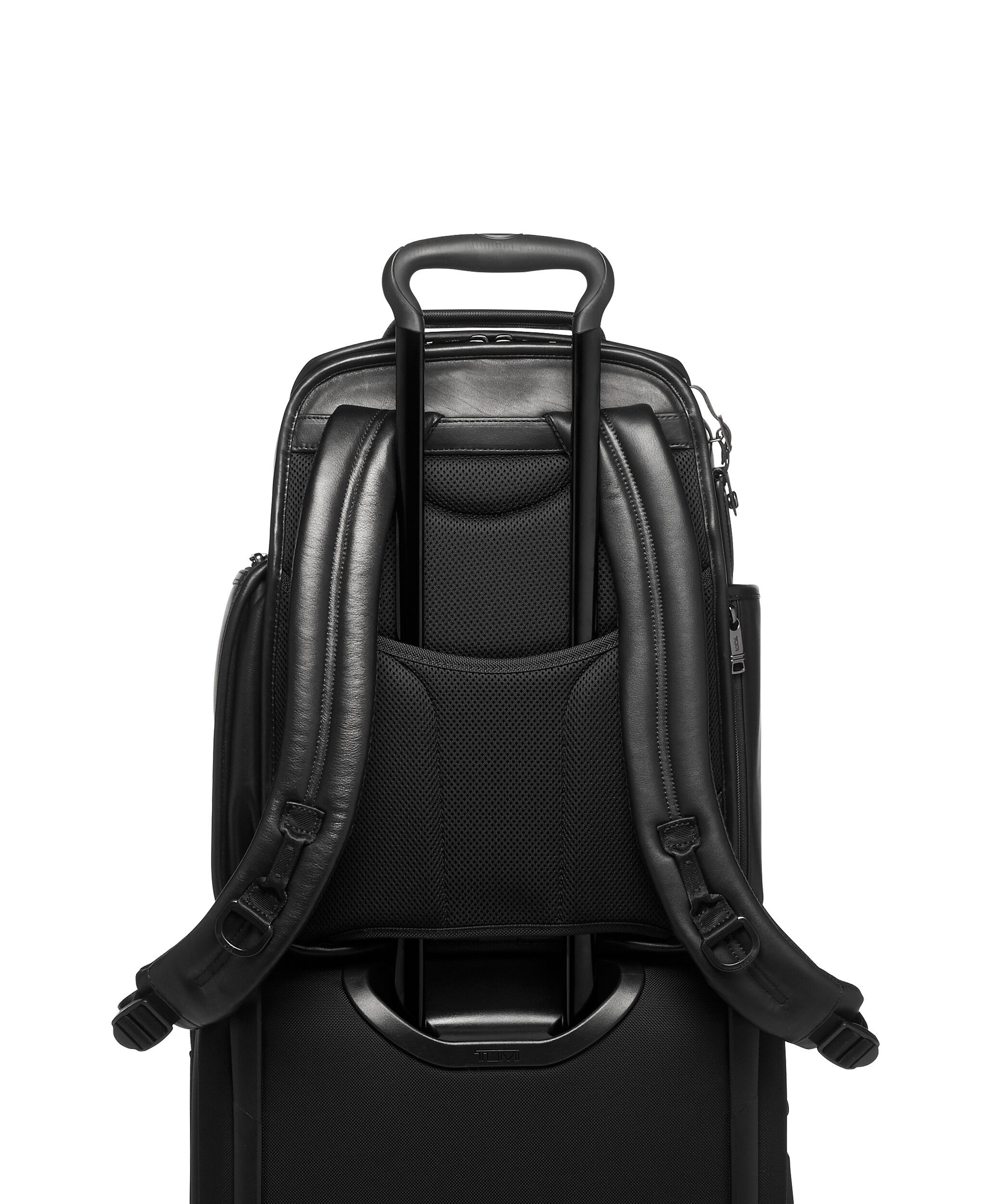 バッグ TUMI ALPHA compact laptop brief pack Alpha Compact Laptop Brief Pack Black | TUMI Germany