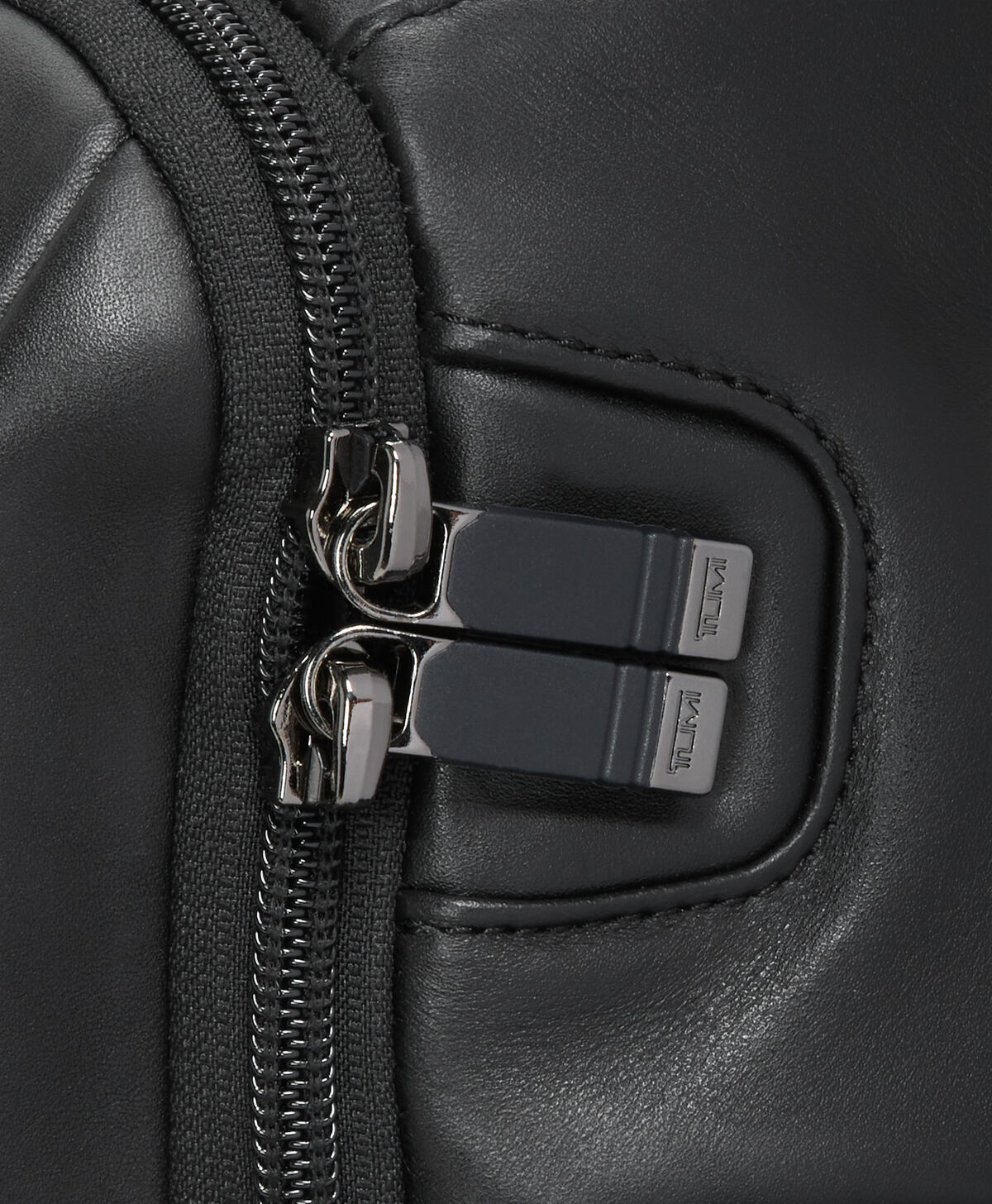 Alpha Mittelgro&szlig;er 15" Erweiterbarer Rucksack