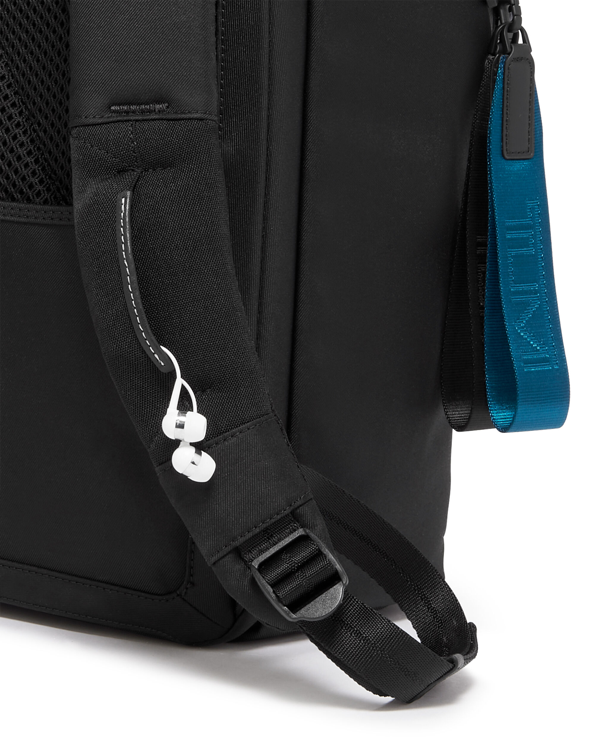 tumi sternum strap