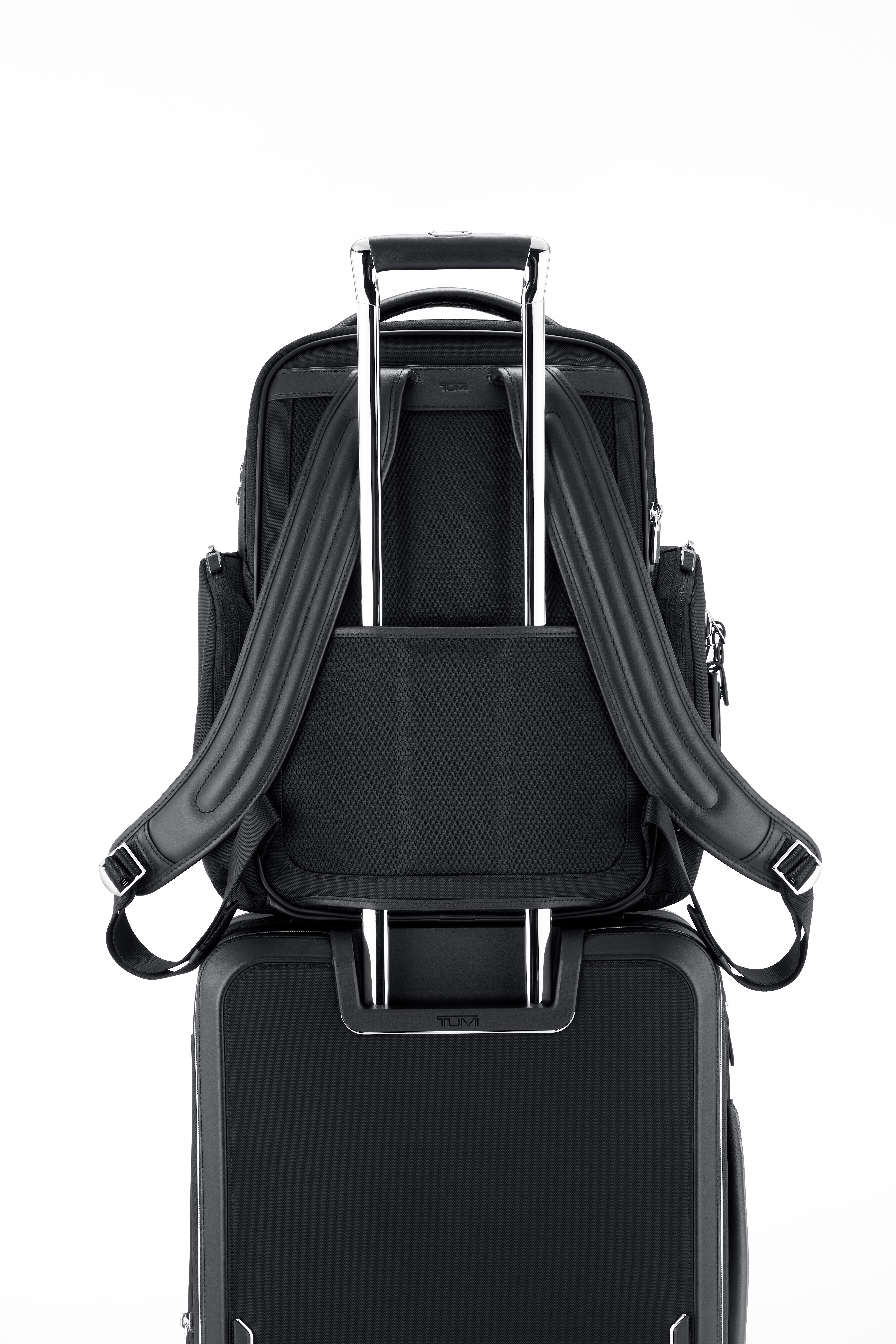 値下げトゥミ★TUMI Barker Backpackブラック　ビジネスリュック BARKER BACKPACK | Tumi US